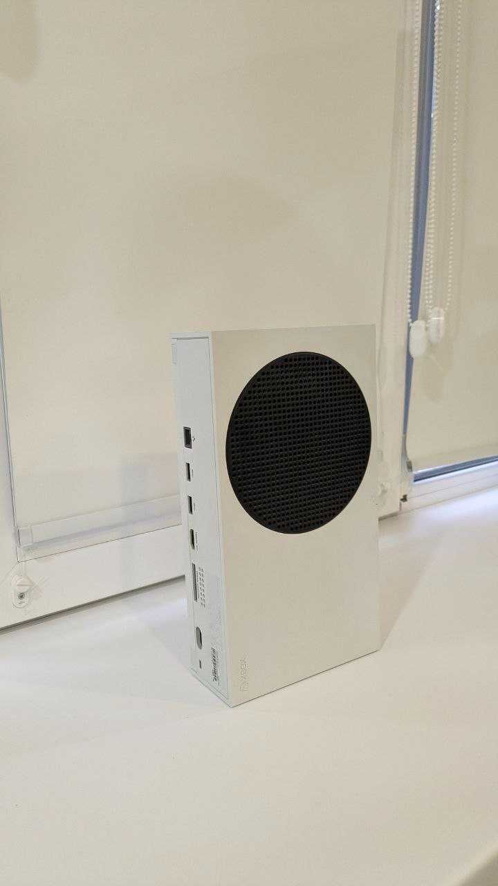 Ігрова консоль Xbox Series S 512 ГБ + клавіатура для геймпада