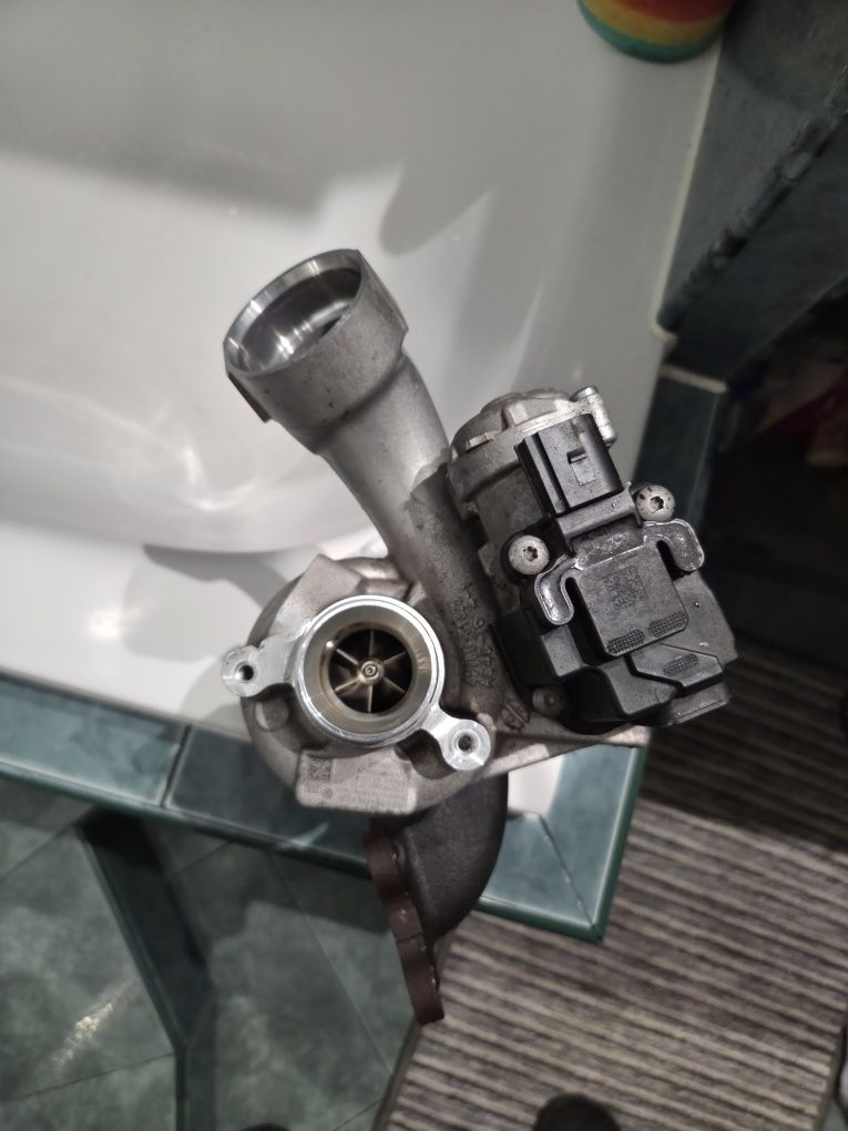 Turbo + dolot rury powietrza 1.4 TSI CZCA 2018 04E145721R | 04E129656S