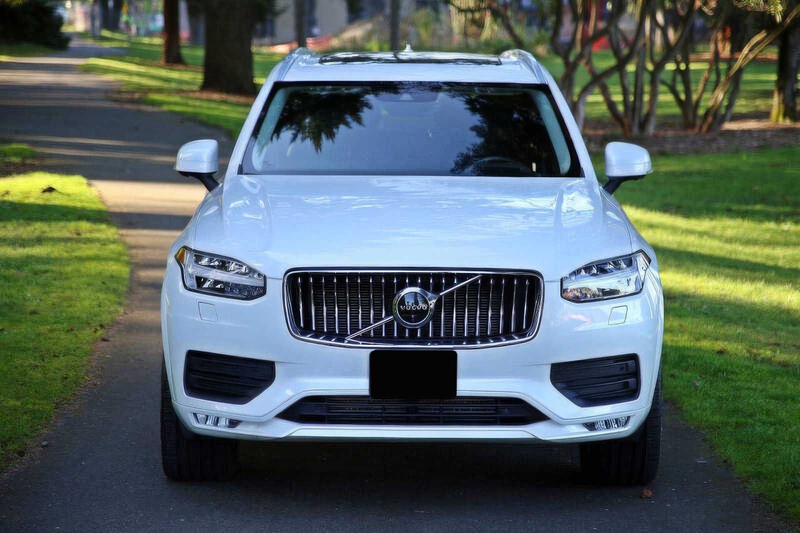 2021 Volvo XC90 T6 Momentum 7-Passenger
