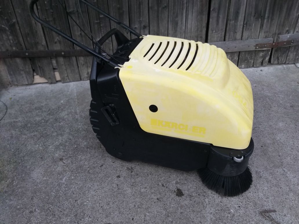 Zamiatarka spalinowa Karcher kam 750