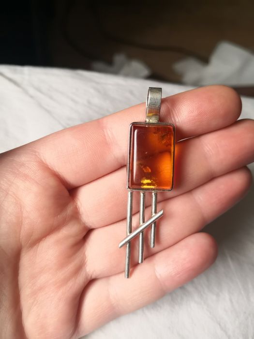 Stara srebrna zawieszka z naturalnym bursztynem srebro biżuteria vinta