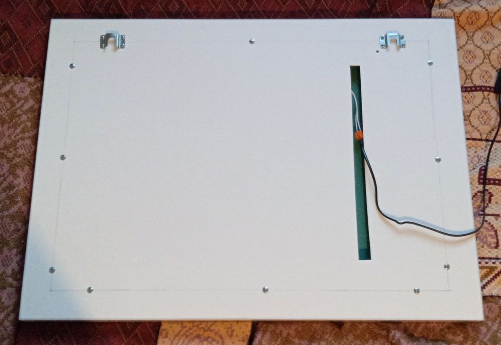 Lustro podświetlane z rysunkiem i włącznikiem dotykowym