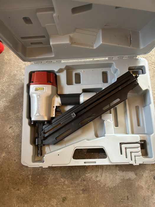 Pistolet na gwoździe/ gwoździarka