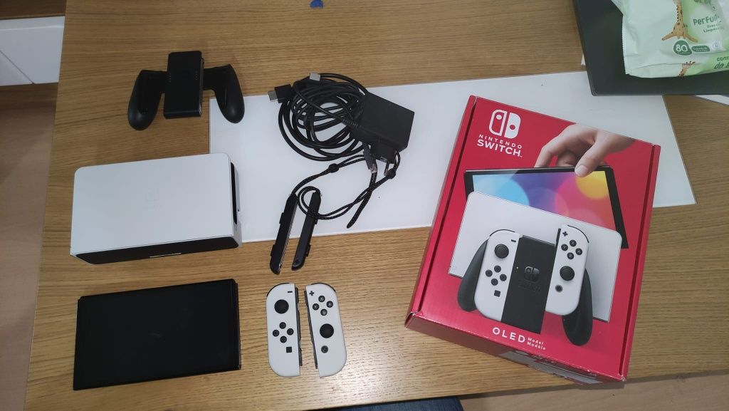 Nintendo Switch OLED [1 mês de utilização e com Garantia]