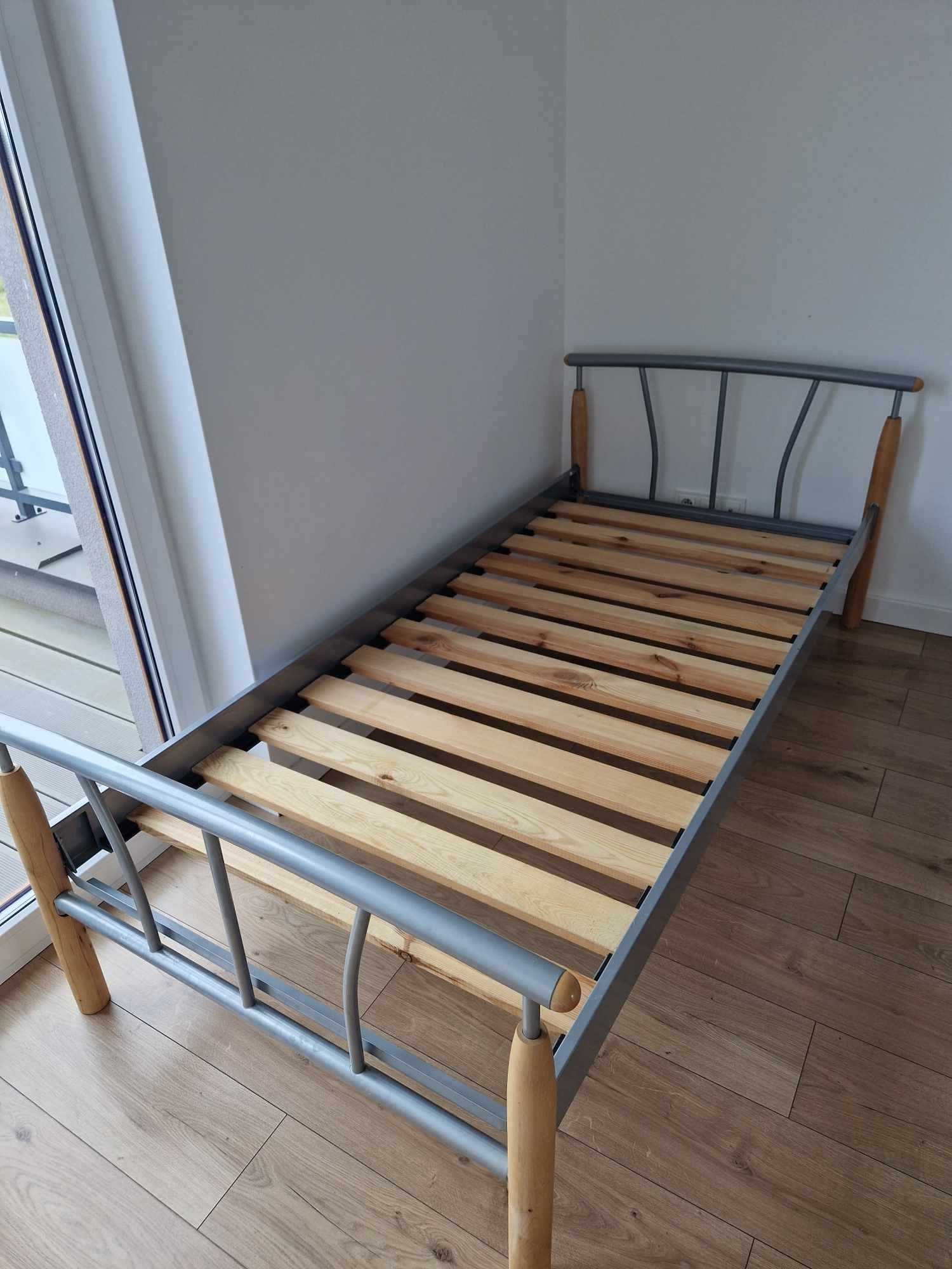 łóżko jednoosobowe  z materacem o średniej twardości 100X200