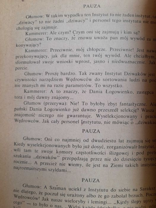 Fale tłumią wiatr Strugacki