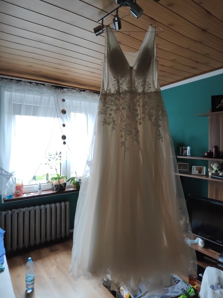 Piekna Suknia ślubna