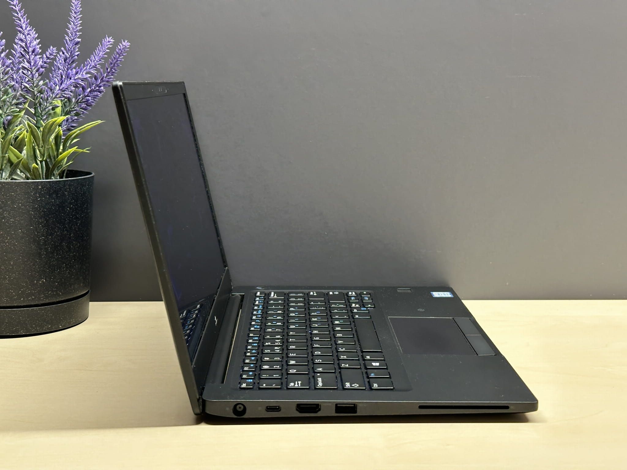 Laptop DELL Latitude 7390 | i5-8350U / FHD / DOTYK / US /16/256/OUTLET