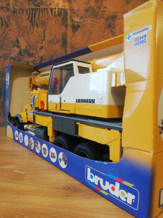 Продам новый Bruder кран MACK