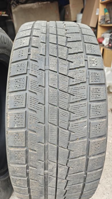 Гума б.у зимова 235.55.17. КUMHO