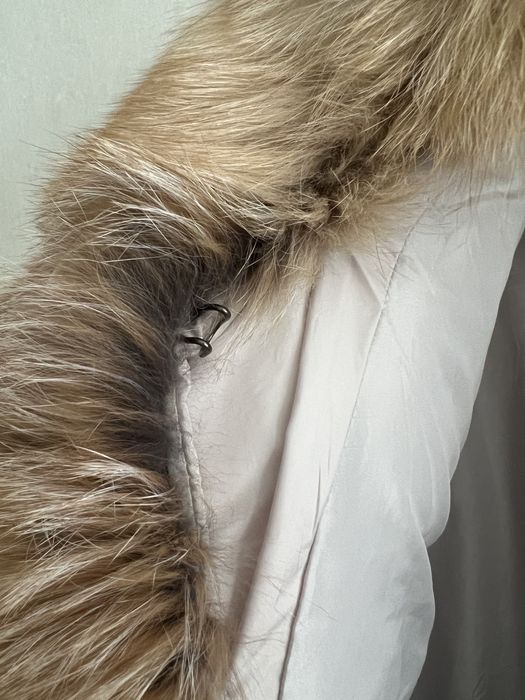 Новенька куртка з натуральним хутром. Розмір М