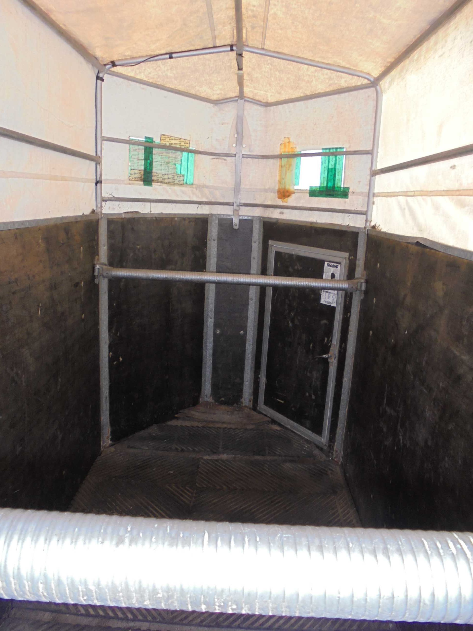 Witam sprzedam Bockannke 1/2 do koni Dmc 1300 kg na kat B