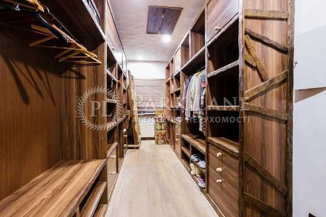 Казкове шале в Лебедівці, ділянка 1,4 га з виходом на воду.