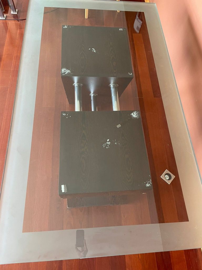 Mesa de sala com vidro para 8 a 10 pessoas