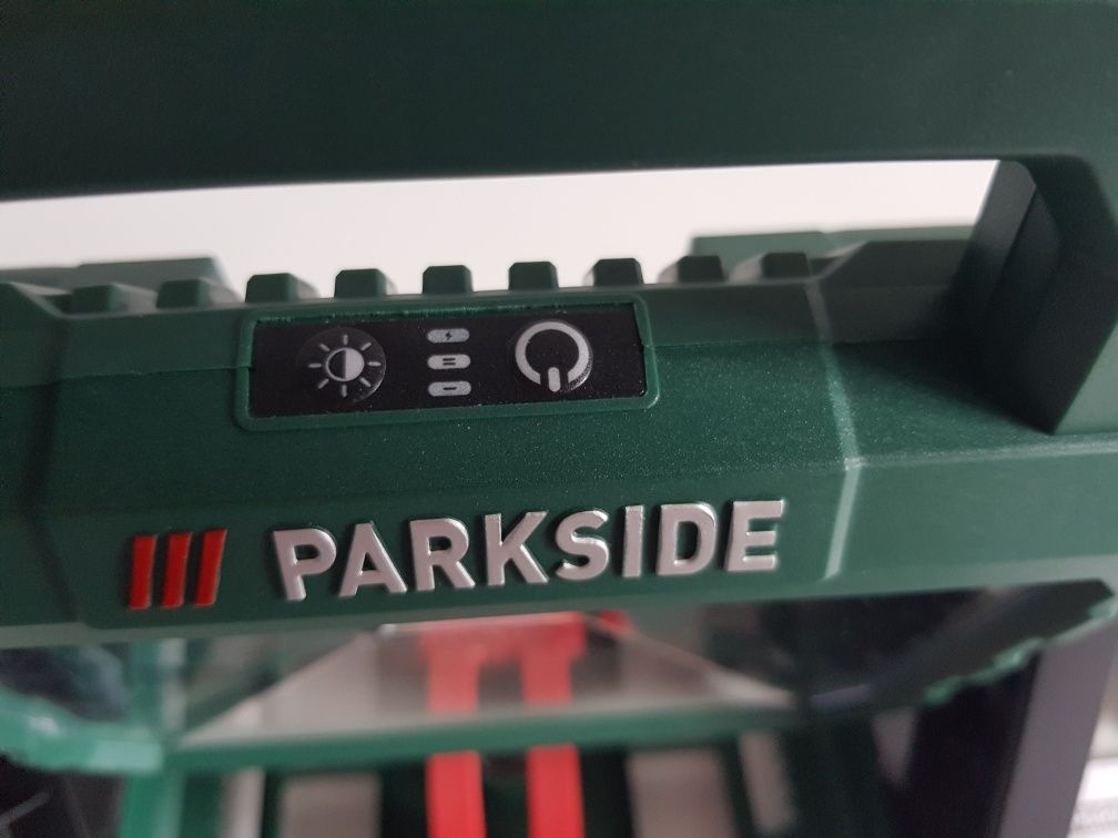 Akumulatorowy reflektor led Parkside na akumulator 20V