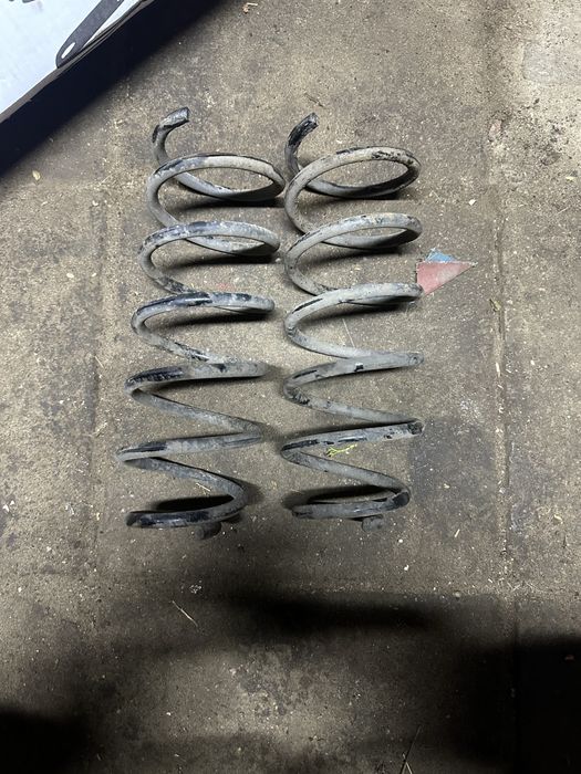 Продам пружины задние на опель вектра б