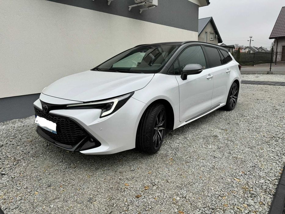 Wynajem Toyota Corolla GR SPORT Hybryda kombi Wypozyczalnia RENT