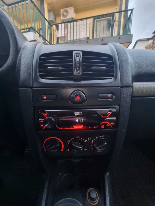 Renault Clio 1.5 dCi (impecável com poucos km)