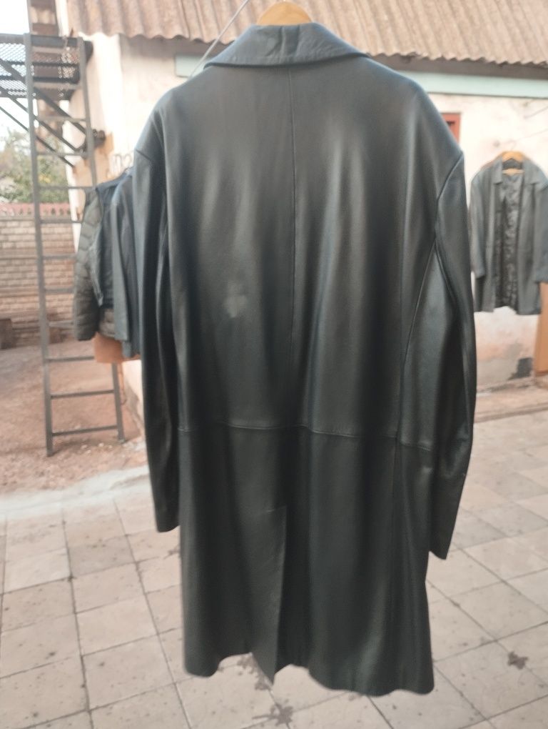 Продам мужской кожаный кардиган в хорошем состоянии.
