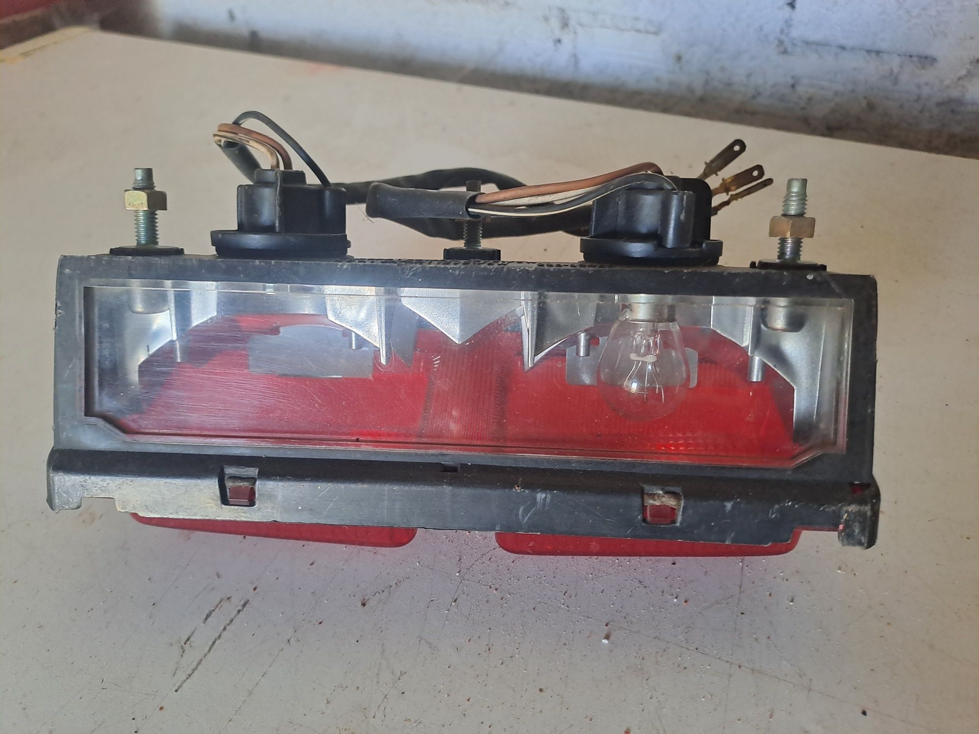 Farol traseiro oriunda de uma Suzuki RGV250