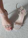 Sandalias usadas uma vez