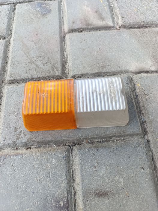 Стекло поворот,габарит тракторів МТЗ Т-40 Юмз