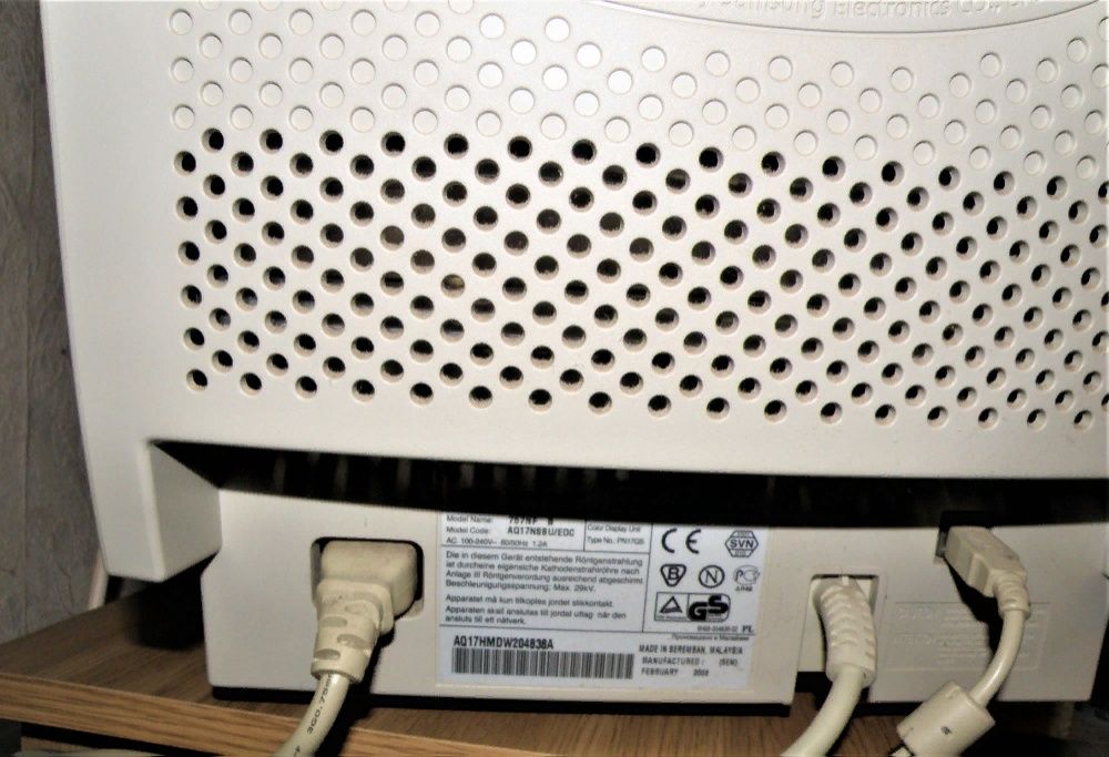 Монитор Samsung SyncMaster 757 NF