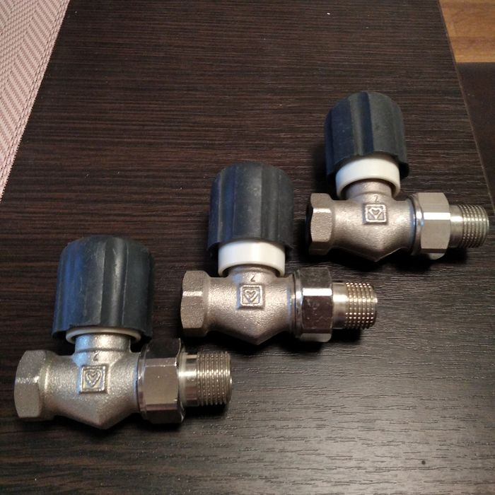 Продам кран радиаторный Herz