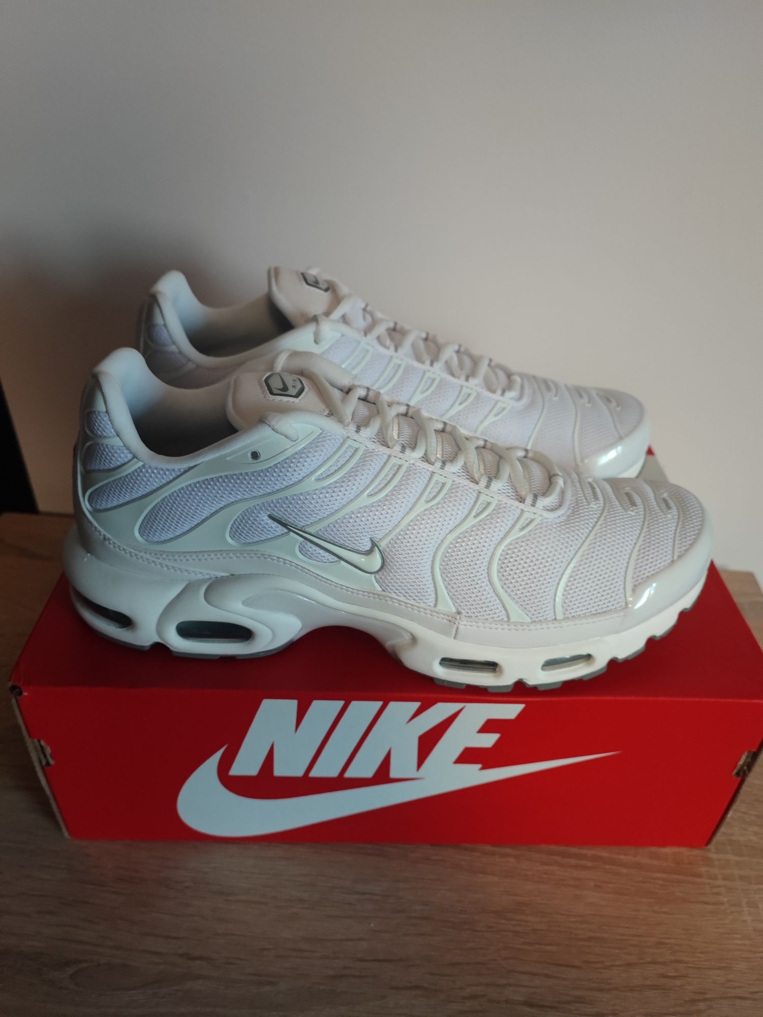 Air Max Plus 1 białe