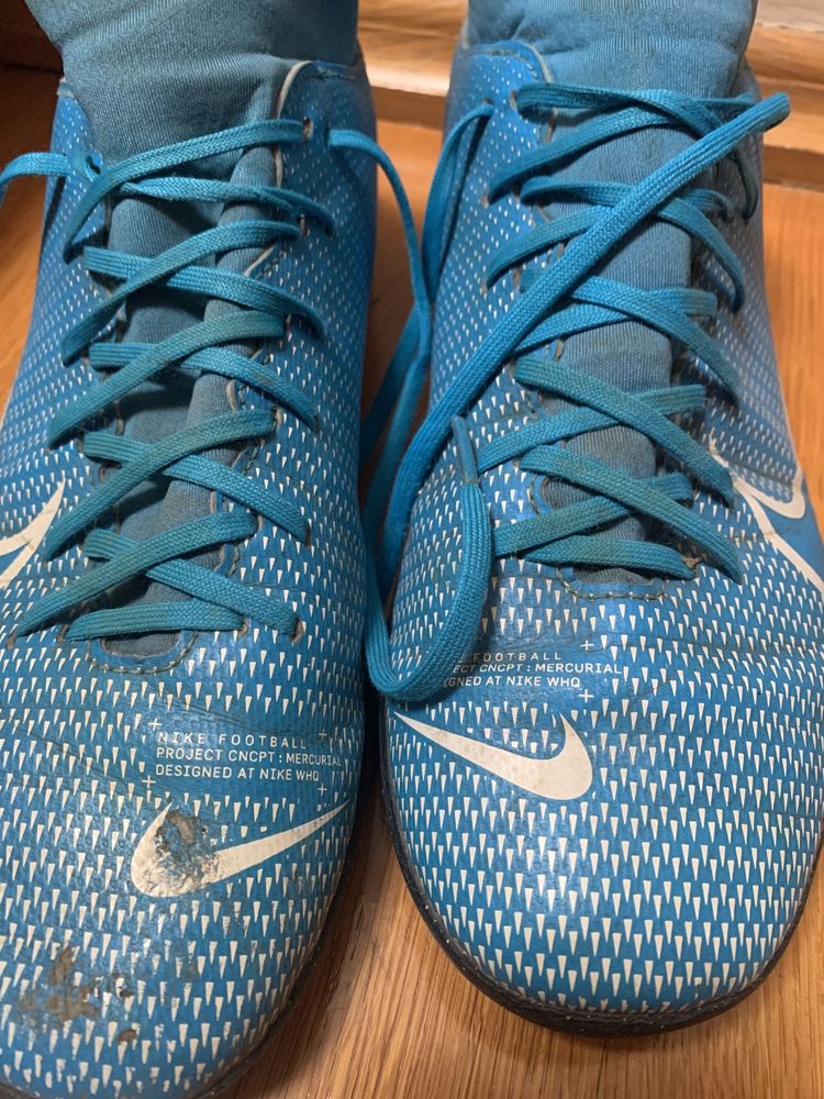 Turfy ze skarpetą Nike Mercurial. Rozmiar 40,5.