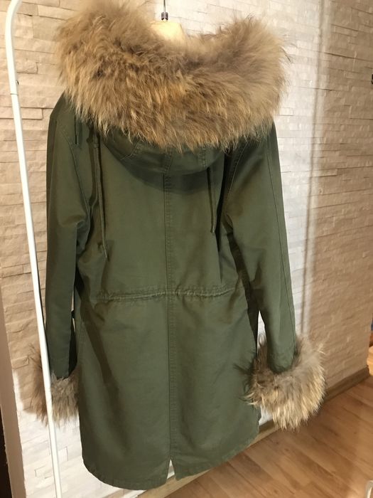Parka obszyta naturalnym futrem z jenota