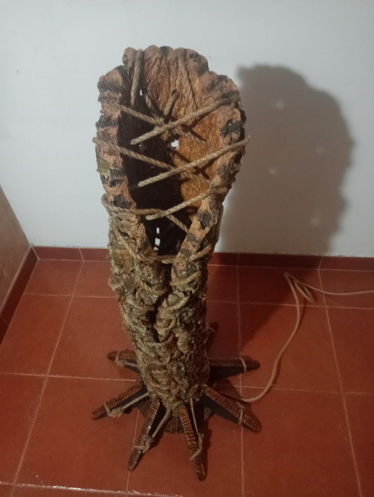 Candeeiro de pé de autor