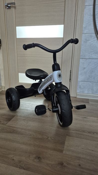 Триколісний дитячий велосипед Dallas білий 2-6 років