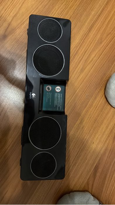 Coluna logitech dem fio para ligar a energia