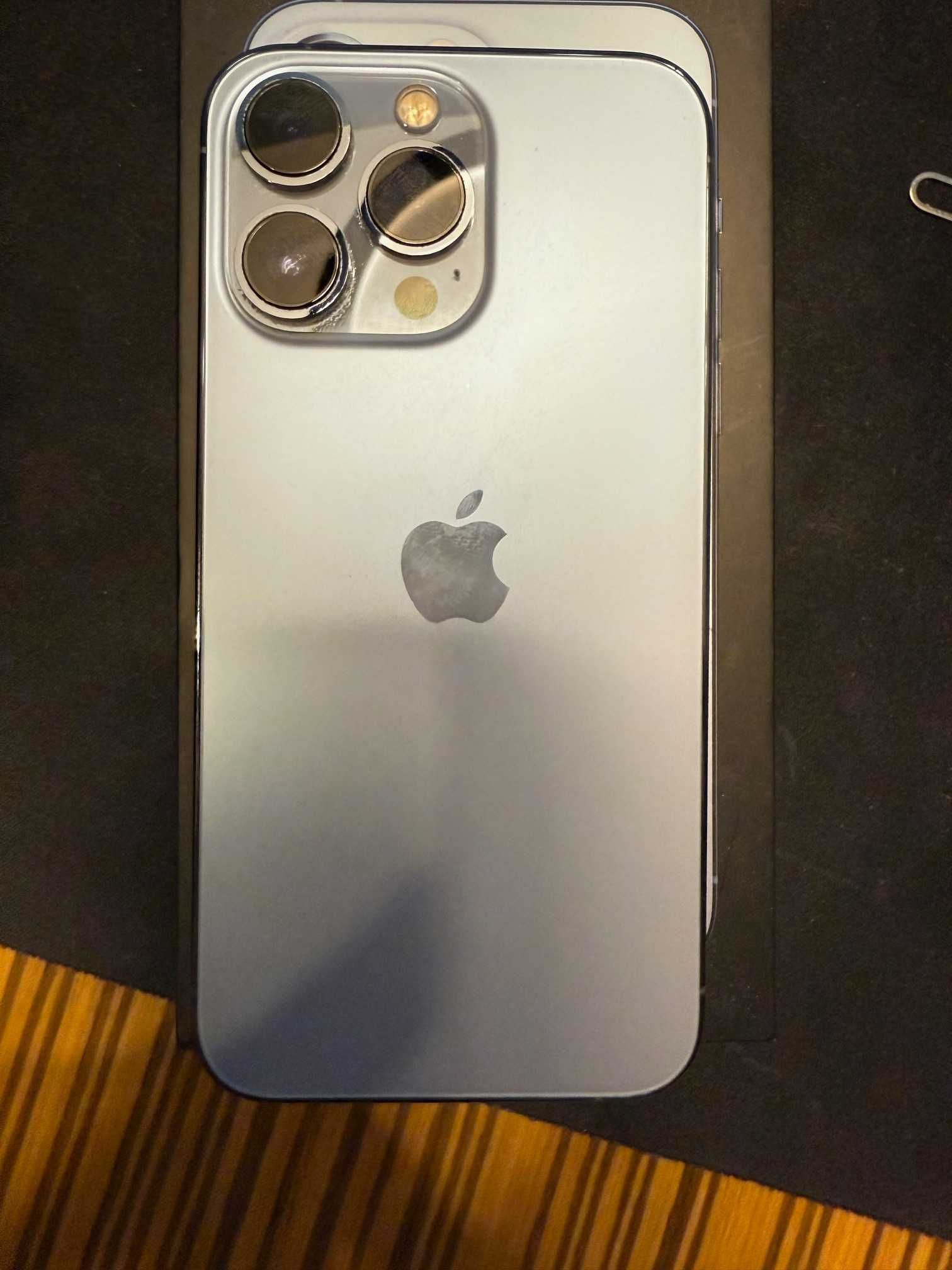 Telefon Apple Iphone 13 PRO 256 GB NIEBIESKI, stan idealny
