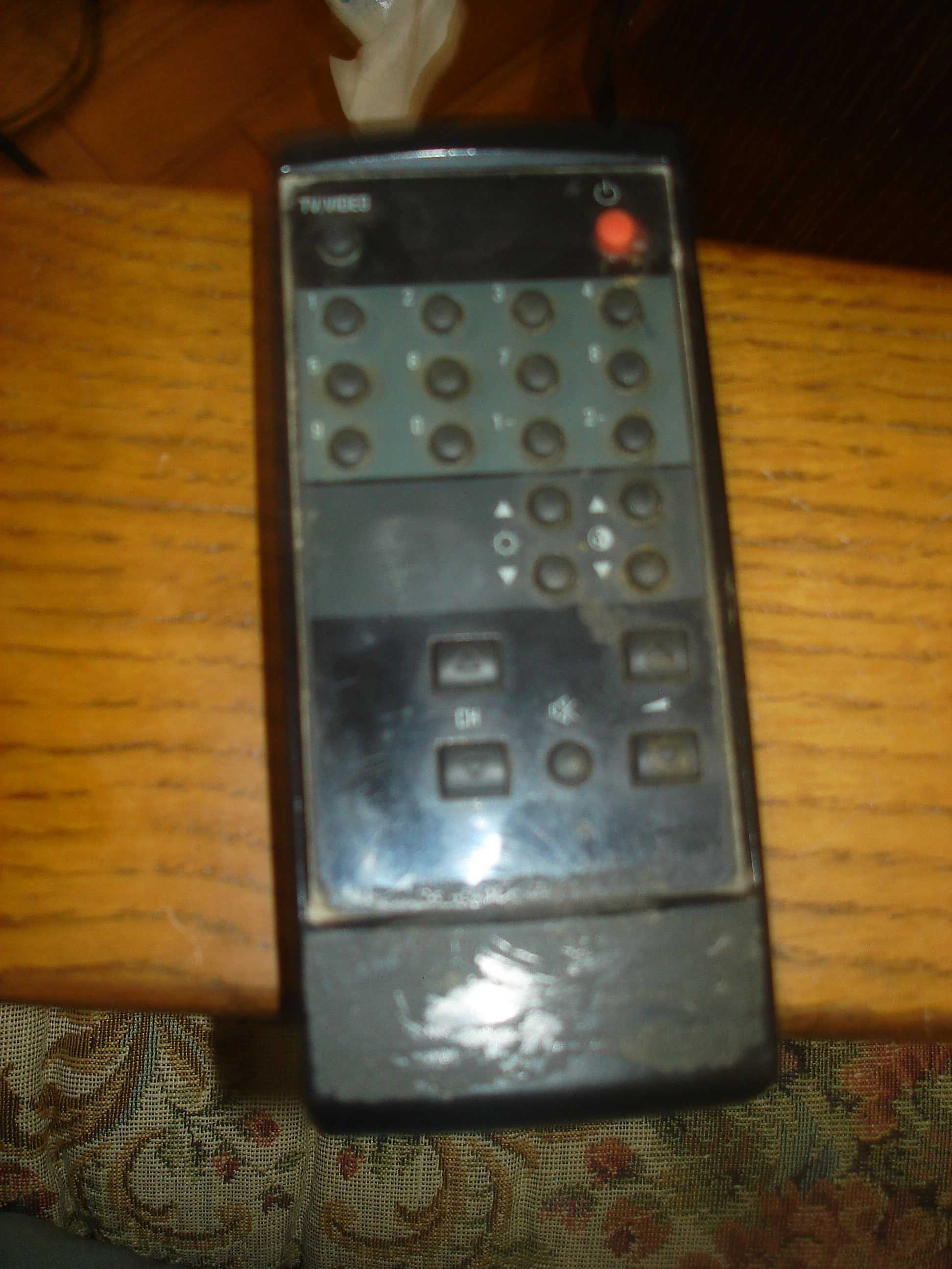 Pilot do telewizora CRT lata 90te