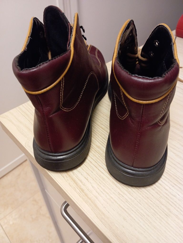 Botas bordeaux e beije Rhodes