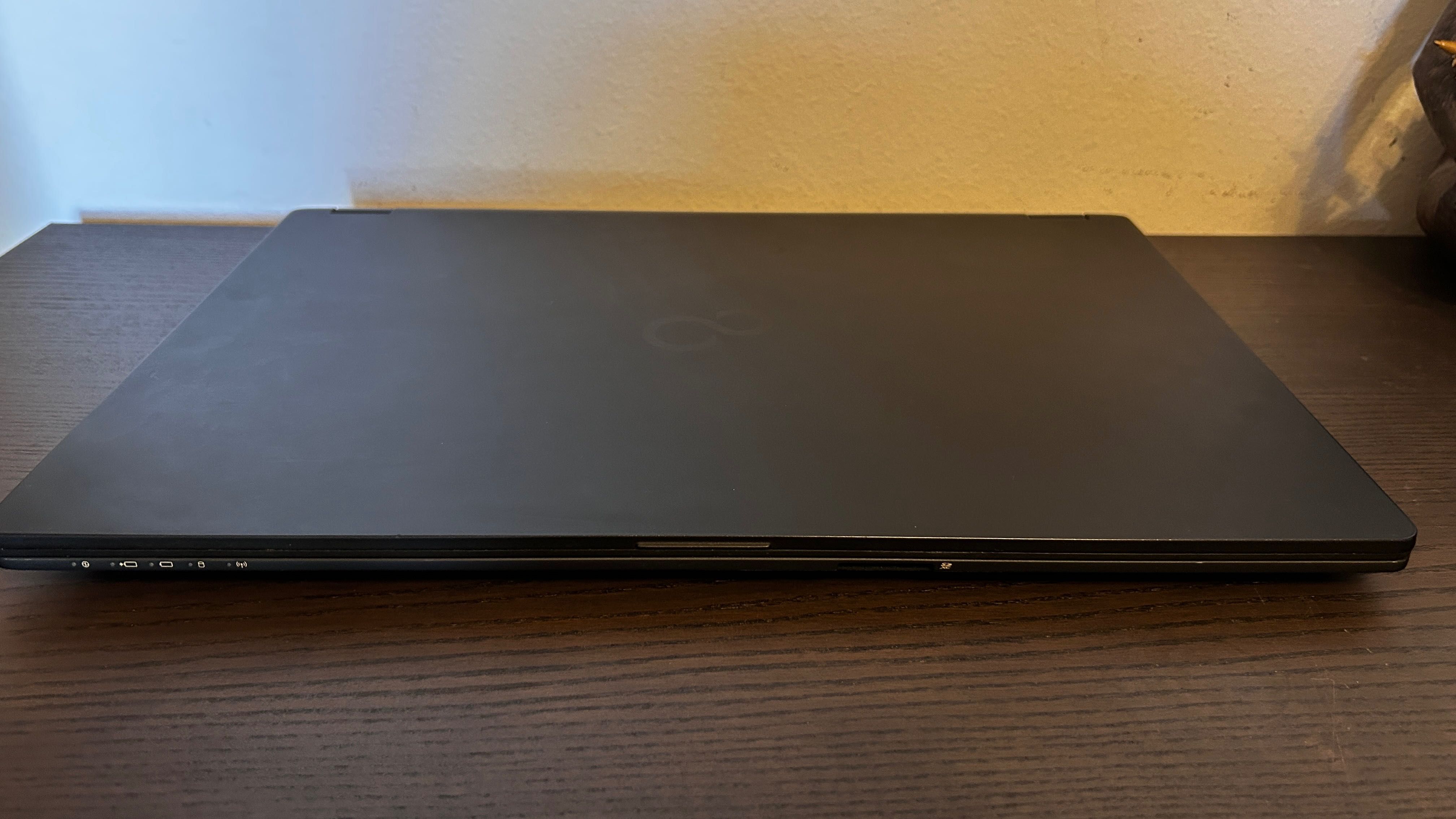 Fujitsu Lifebook U757 Laptop, Slimline