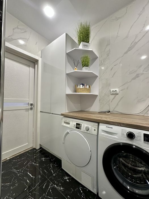 Продам двокімнатну квартиру на Щасливому! Терміново