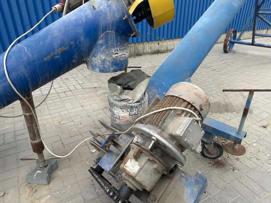 Мобільний шнековий розвантажувач вагонів типу Хопер