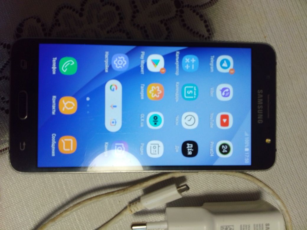 Смартфон Samsung Galaxy J5