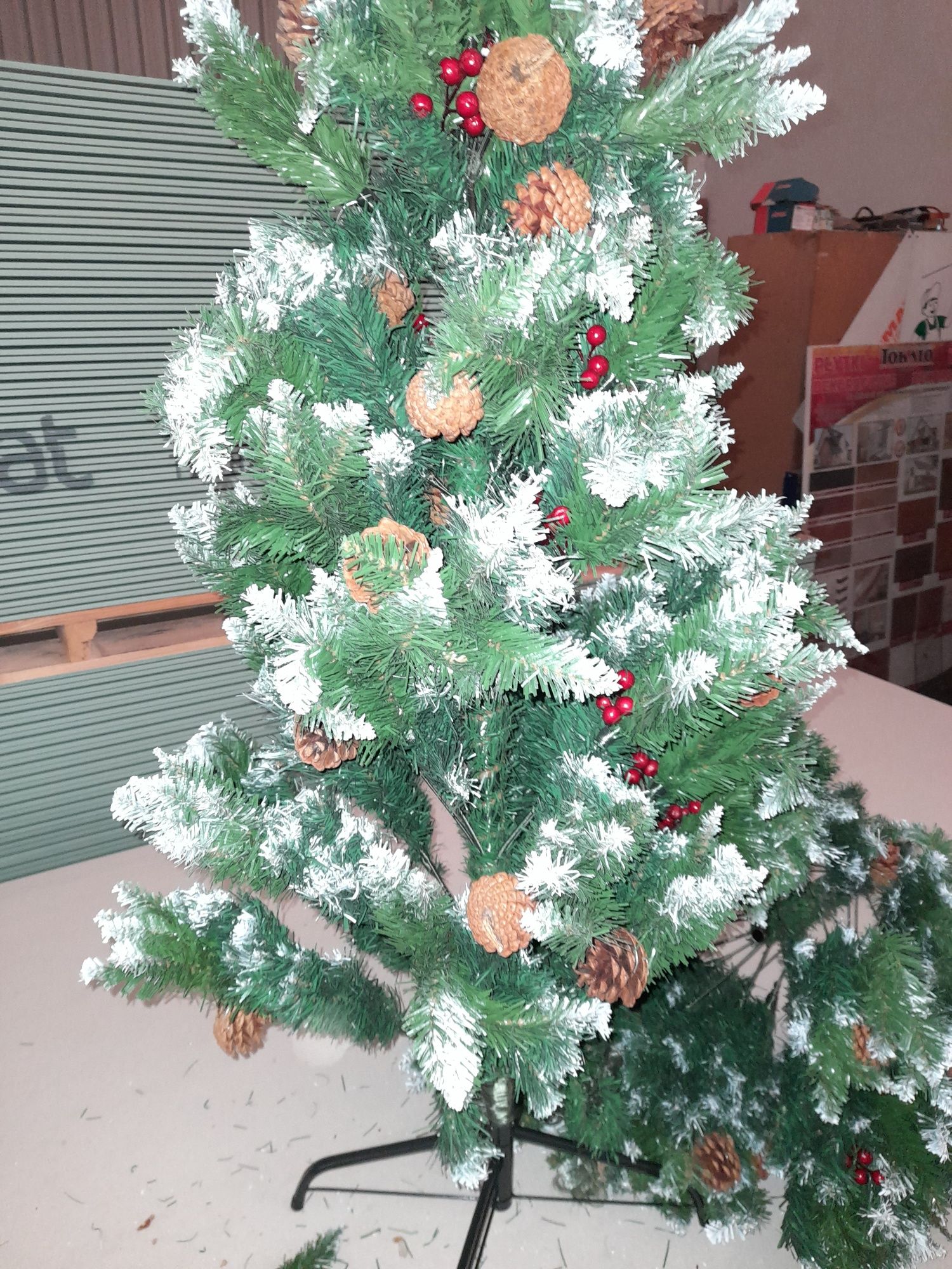 Duża i piękna choinka świąteczna 150 i 210cm stojak ośnieżona ozdoby