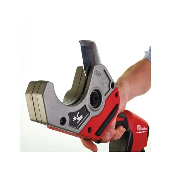 MILWAUKEE Cortador de Tubo PVC M12 + carregador e duas baterias