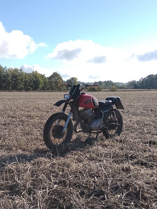 Продається Иж планета 5 кастом можливий обмін на авто.