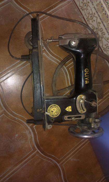 Maquinas de costura Oliva e outras