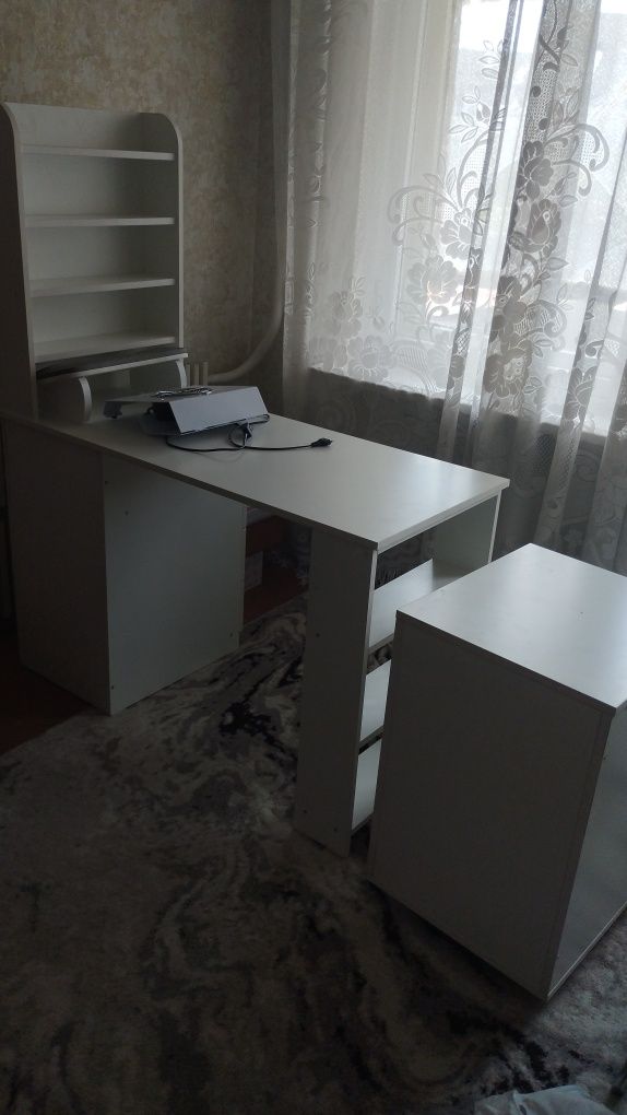 Продам новый маникюрный стол