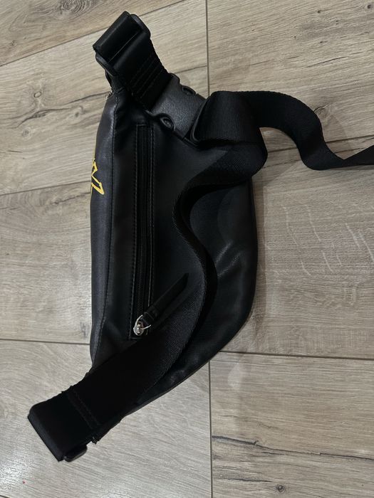 Бананка dkny чорна