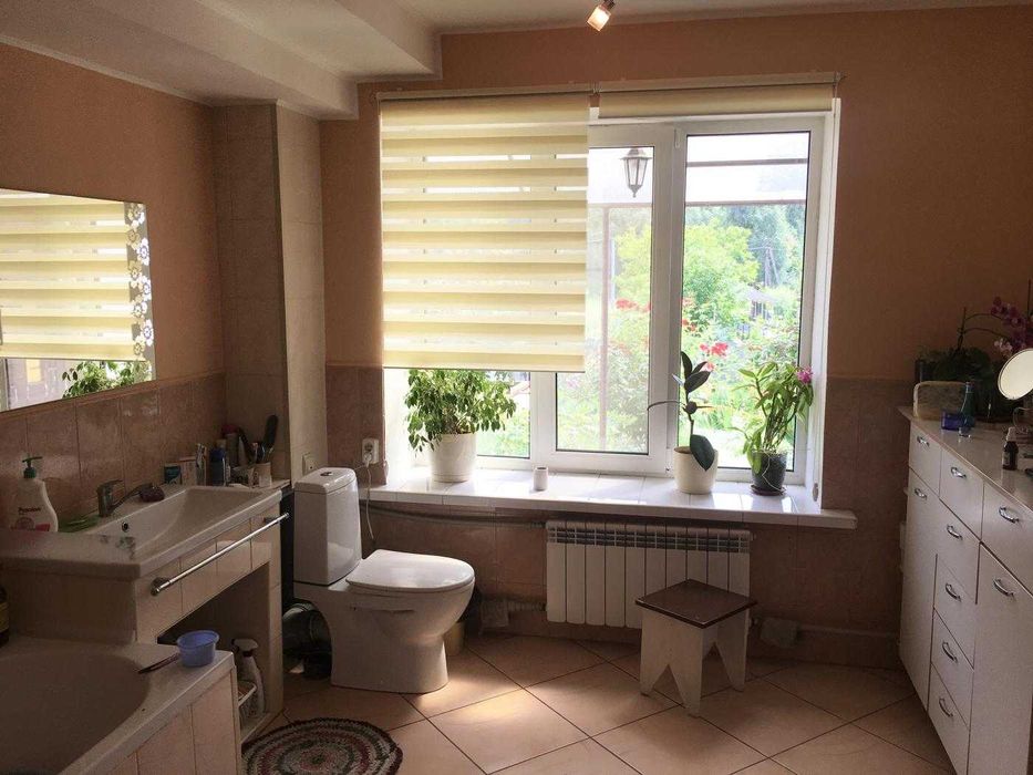 Будинок на пагорбі з видом на озеро та власною енергією, Гвоздів