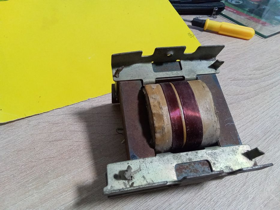 Трансформатор напруги силовий з радіо приймача.120 ват.