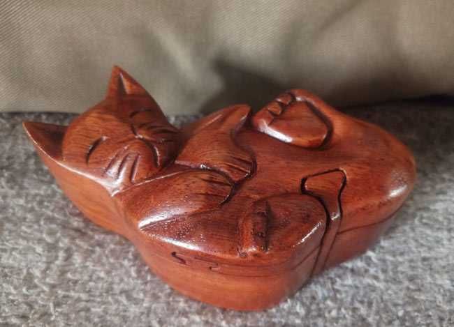 Szkatułka Pudełko Otwierane Rzeźba Figurka KOT z Drewna